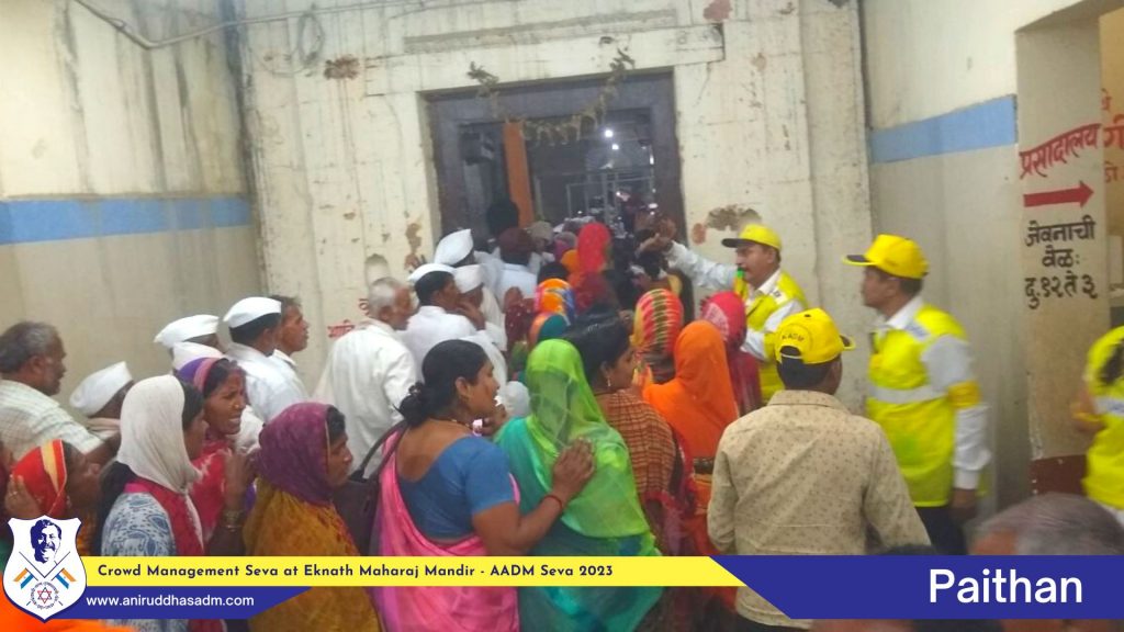 Crowd Management Seva at Eknath Maharaj Mandir (5)